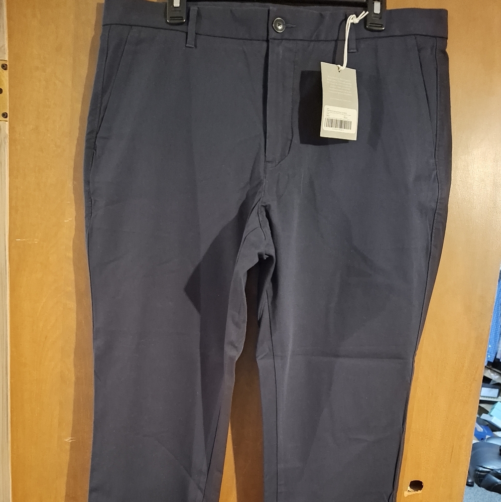 Everlane Athletic Fit navy performance chinos 36x30